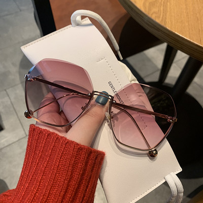 Stilīgas sieviešu brilles ar plānu ietvaru apaļā formā