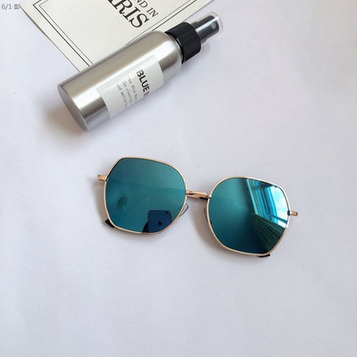 Modernas saulesbrilles ar spoguļa efektu