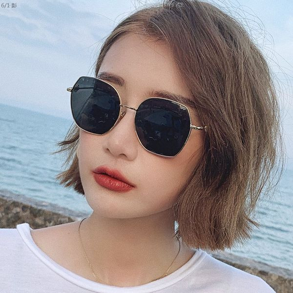 Modernas saulesbrilles ar spoguļa efektu