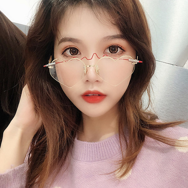 Sieviešu brilles ar plānu ietvaru un sirds formas brillēm