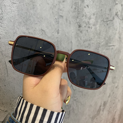 Kvadrātveida sieviešu saulesbrilles ar plānu rāmi