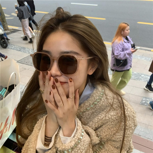 Jauns aktuālo saulesbriļļu modelis ar apaļu formu