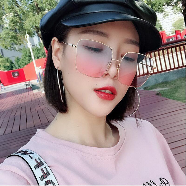 Aktuālas sieviešu saulesbrilles ar plānu rāmi kvadrātveida formā