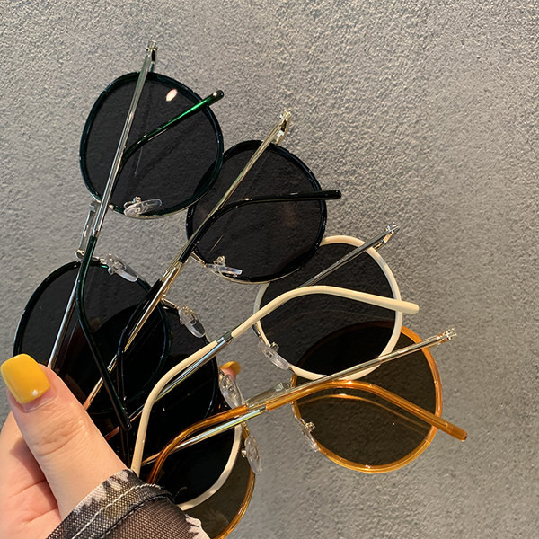 Stilīgas sieviešu apaļas brilles retro stilā ar plānu rāmi