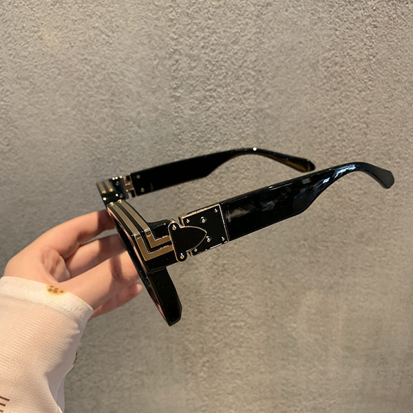 Stilīgas sieviešu brilles kvadrāta formā ar platu rāmi divos modeļos