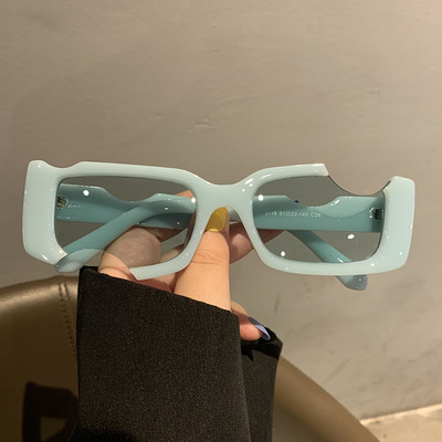 Aktuālās sieviešu brilles ar platu rāmi nestandarta formā