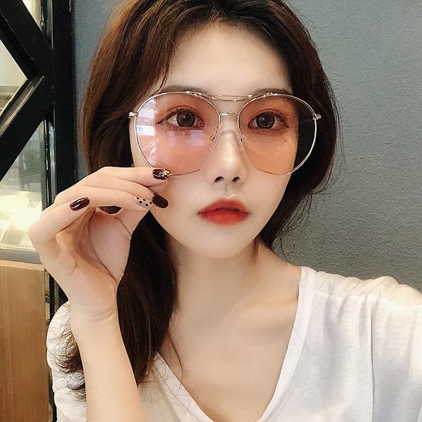 Jauns sieviešu briļļu modelis ar plānu rāmi - apaļa forma