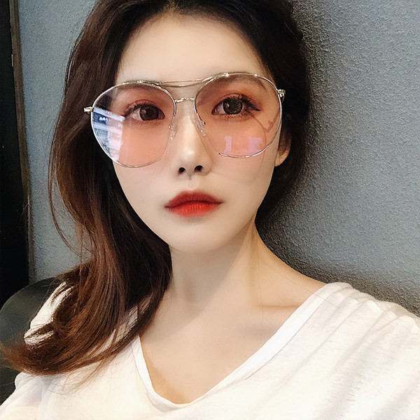 Jauns sieviešu briļļu modelis ar plānu rāmi - apaļa forma