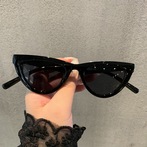 Mūsdienīgas sieviešu kaķu brilles