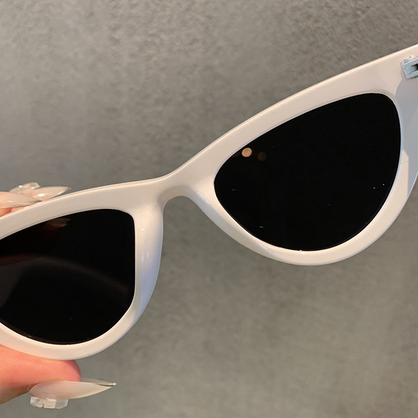 Mūsdienīgas sieviešu kaķu brilles