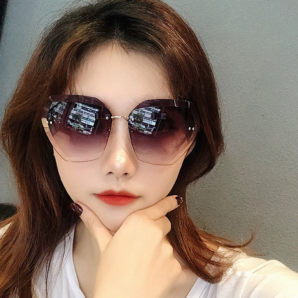 Sieviešu saulesbrilles ar plānu rāmi