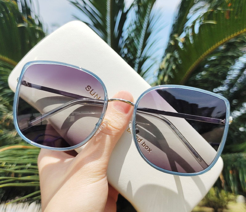 Jauns sieviešu briļļu modelis ar austu metāla rāmi