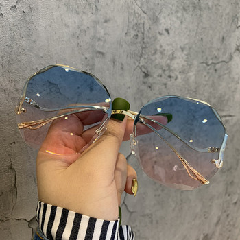 Μοντέρνα γυναικεία γυαλιά ηλίου με προστασία από υπεριώδη ακτινοβολία και λεπτό πλαίσιο