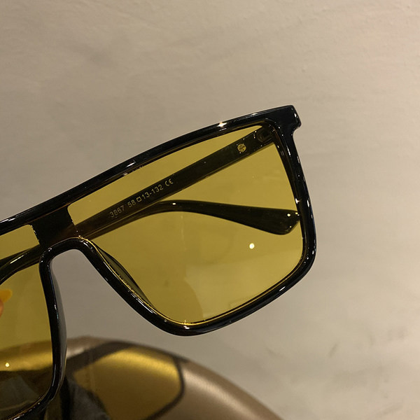 Aktuālās sieviešu polarizētās saulesbrilles kvadrāta formā