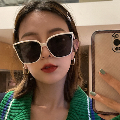 Sieviešu saulesbrilles ar rāmi trīs dažādās krāsās