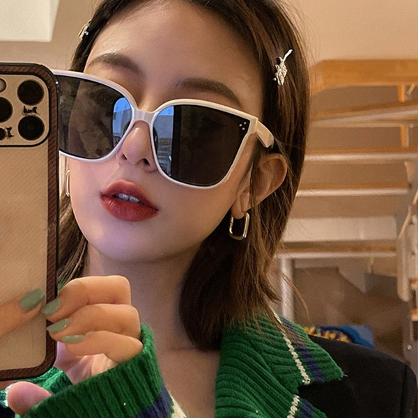 Sieviešu saulesbrilles ar rāmi trīs dažādās krāsās