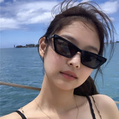 Sieviešu saulesbrilles ar kvadrātveida formu divās krāsās