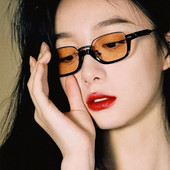 Γυναικεία γυαλιά σε ρετρό μοντέλο με τετράγωνο σχήμα