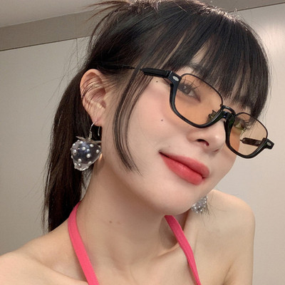 Γυναικεία γυαλιά σε ρετρό μοντέλο με τετράγωνο σχήμα