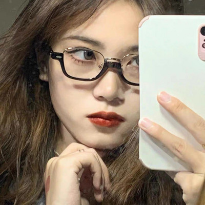 Γυναικεία γυαλιά σε ρετρό μοντέλο με τετράγωνο σχήμα