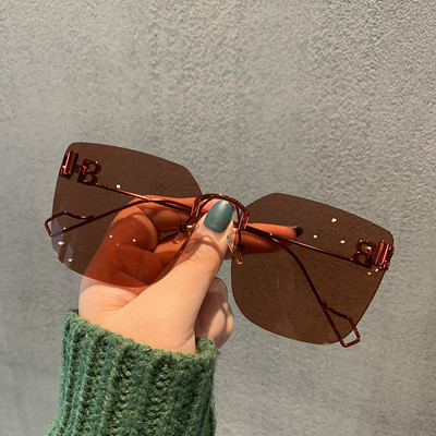 Sieviešu kvadrātveida saulesbrilles ar plānu rāmi