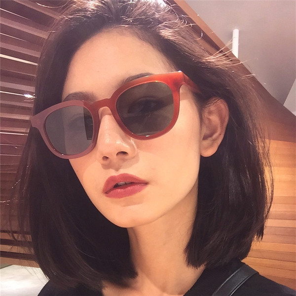 Retro saulesbrilles vienkāršam sieviešu modelim