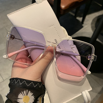 Modernas sieviešu kvadrātveida brilles ar plānu rāmi