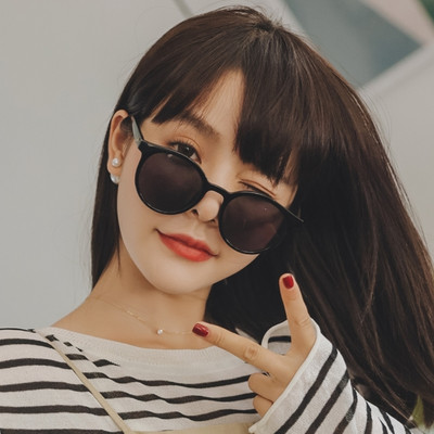 Κομψά γυναικεία γυαλιά ηλίου με στρογγυλό σχήμα
