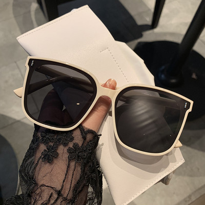 Sieviešu ikdienas kvadrātveida brilles retro stilā