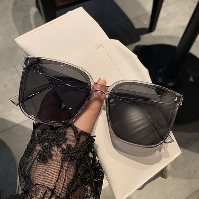 Sieviešu ikdienas kvadrātveida brilles retro stilā