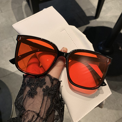 Sieviešu ikdienas kvadrātveida brilles retro stilā