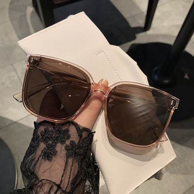 Sieviešu ikdienas kvadrātveida brilles retro stilā