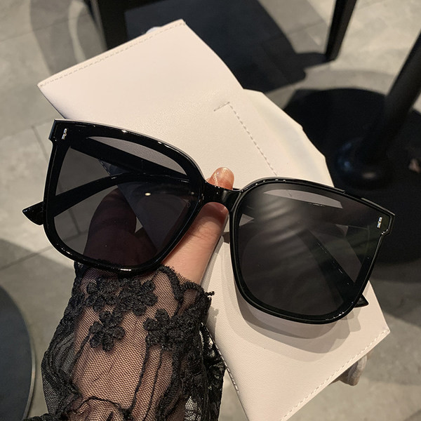 Sieviešu ikdienas kvadrātveida brilles retro stilā