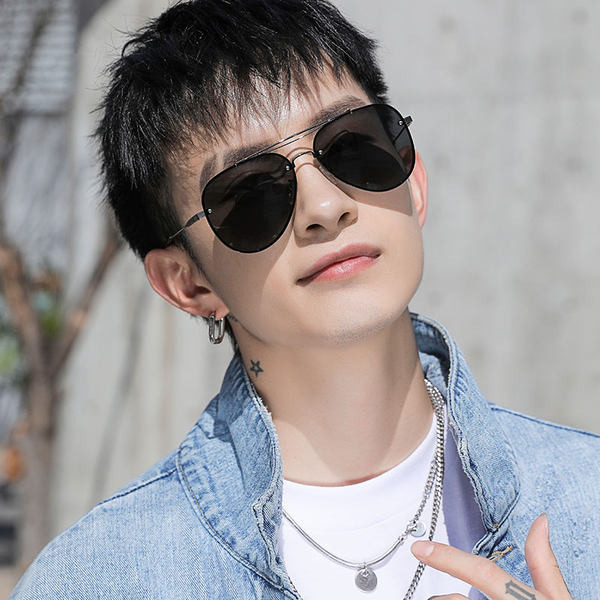 Ikdienas vīriešu brilles apaļā formā ar plānu ietvaru