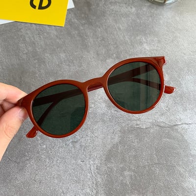 Σύγχρονα γυναικεία γυαλιά ηλίου σε στυλ ρετρό