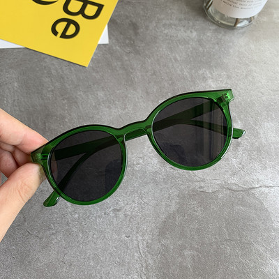 Σύγχρονα γυναικεία γυαλιά ηλίου σε στυλ ρετρό