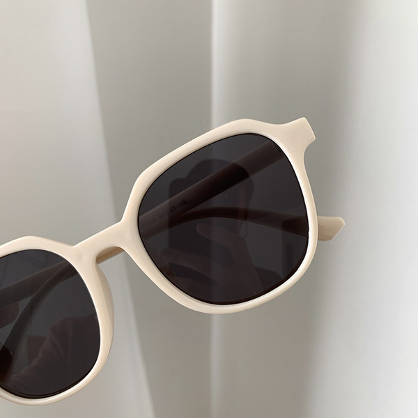 Καθημερινά γυναικεία γυαλιά ηλίου - σε διάφορα χρώματα