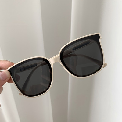 Jauns saulesbriļļu modelis vairākās krāsās sievietēm