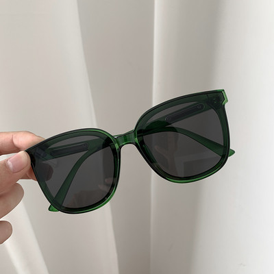 Jauns saulesbriļļu modelis vairākās krāsās sievietēm