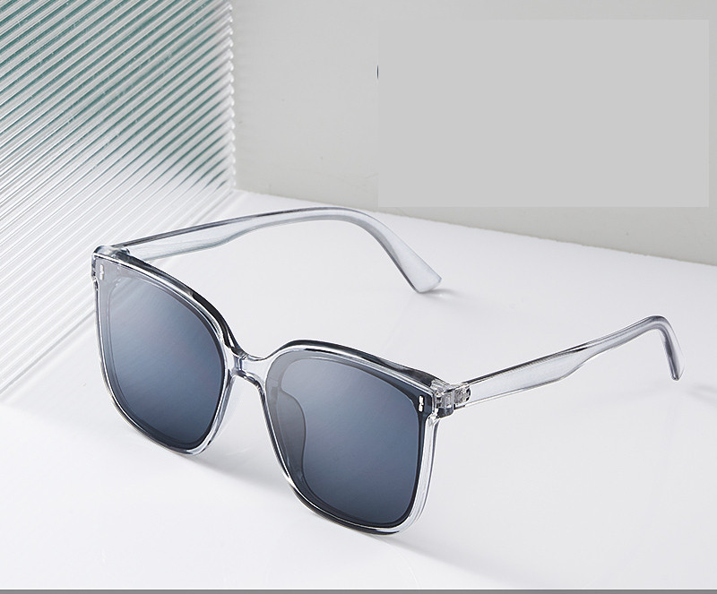 Saulesbrilles - unisex modelis ar UV aizsardzību