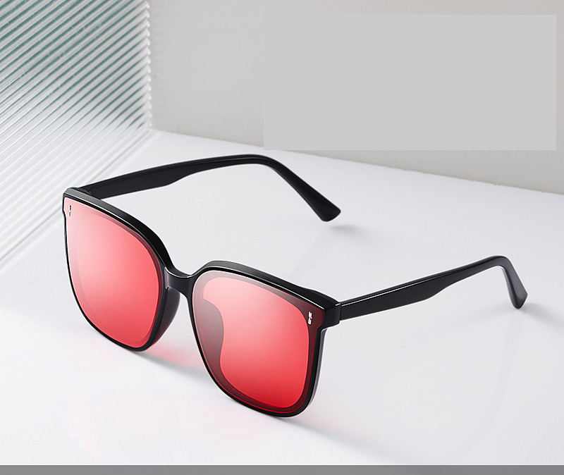 Saulesbrilles - unisex modelis ar UV aizsardzību