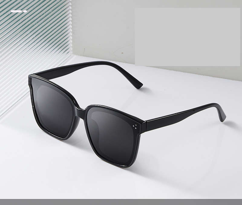 Saulesbrilles - unisex modelis ar UV aizsardzību