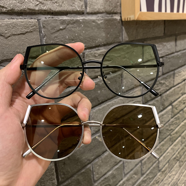 Модерни дамски слънчеви очила с метална рамка