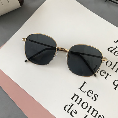 Modernas sieviešu brilles ar apaļu formu un plāniem metāla rāmjiem