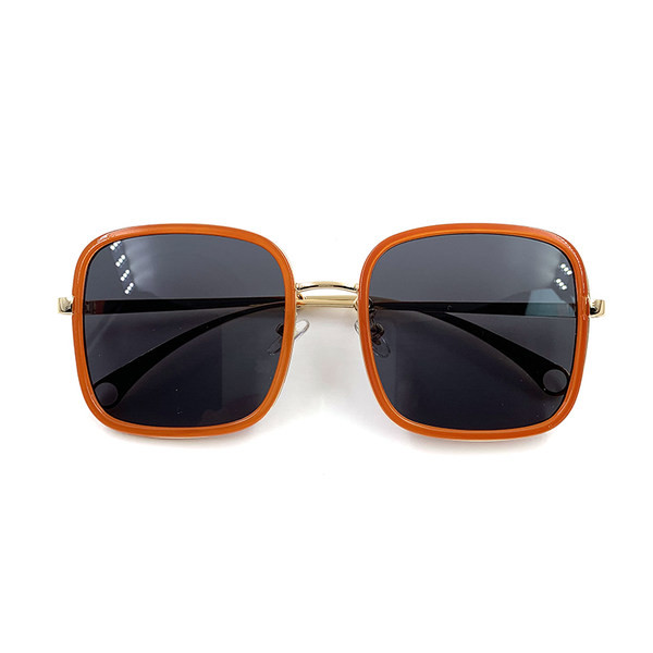 Sieviešu brilles kvadrāta formā ar plānu rāmi