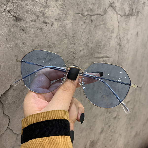 Ochelari ovali eleganti de dama, cu rama subtire