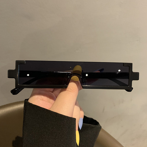 Актуални дамски очила в правоъгълна форма