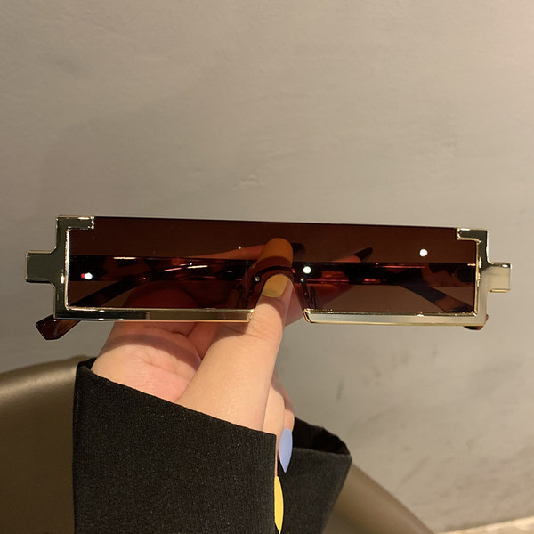 Актуални дамски очила в правоъгълна форма