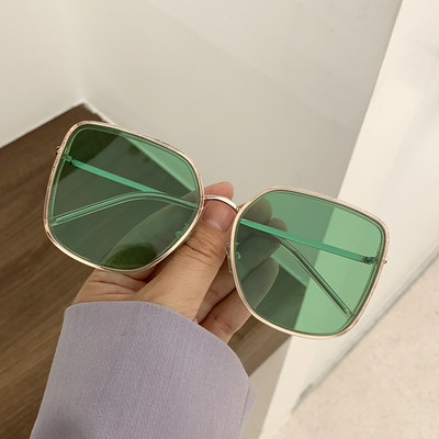 Mūsdienīgas kvadrātveida saulesbrilles ar plānu ietvaru - vairākas krāsas