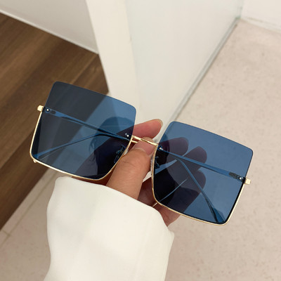 Modernas sieviešu saulesbrilles ar kvadrātveida formu - vairākās krāsās
